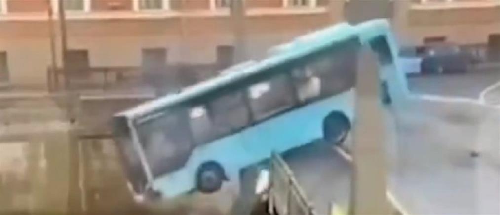 Αγία Πετρούπολη - Πτώση λεωφορείου σε ποτάμι: αυξάνεται ο αριθμός των θυμάτων (βίντεο)