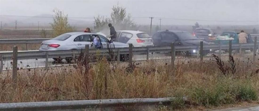 Τροχαίο - Δομοκός: Καραμπόλα έξι αυτοκινήτων με τραυματίες (εικόνες)