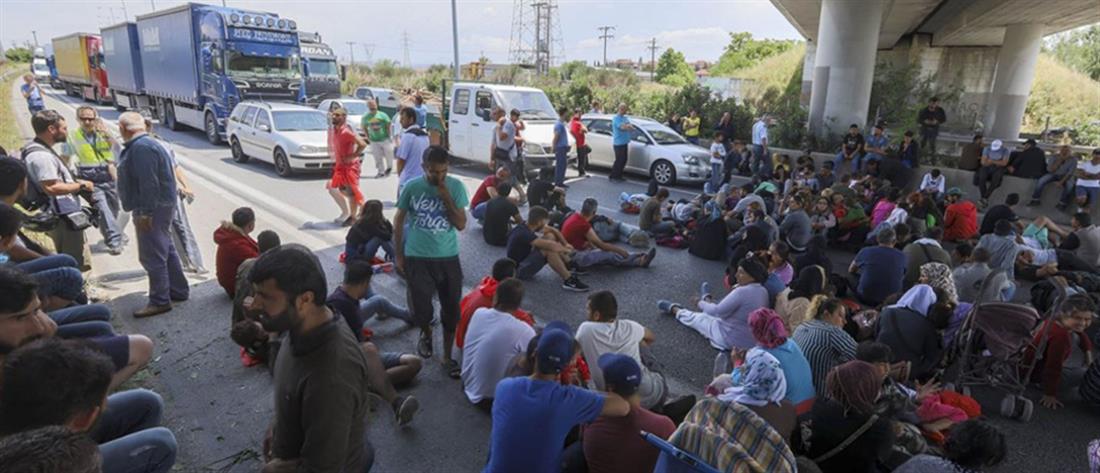 Κατάληψη στον παράδρομο της Αθηνών – Λαμίας έκαναν πρόσφυγες