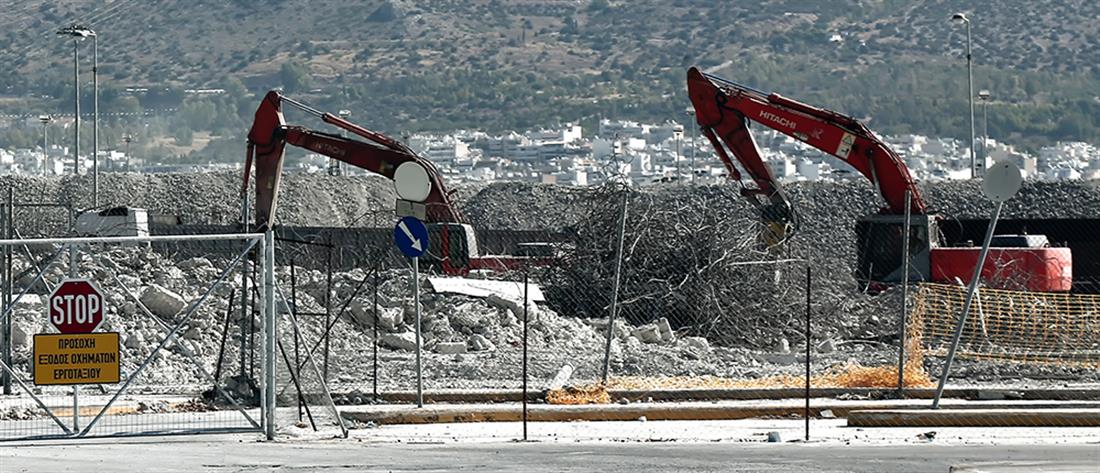Ελληνικό: “έπεσαν” τα κτίρια στην είσοδο του δυτικού αεροδρομίου (εικόνες)