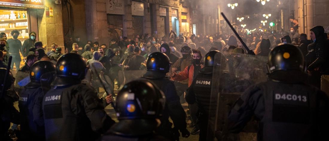 Κορονοϊός - Ισπανία: Συγκρούσεις στην Βαρκελώνη (εικόνες)