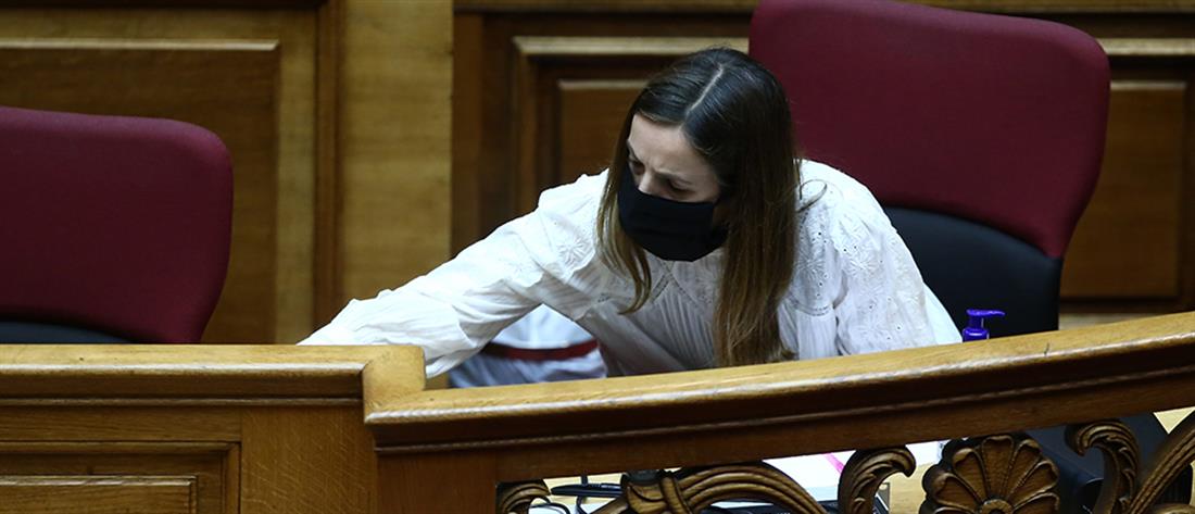 Βουλή: Υποχρεωτική η μάσκα στις συνεδριάσεις