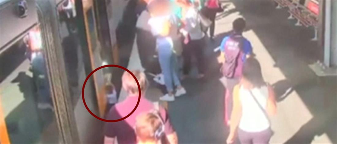 Βίντεο: παιδί πέφτει στο κενό ανάμεσα στο τρένο και την πλατφόρμα