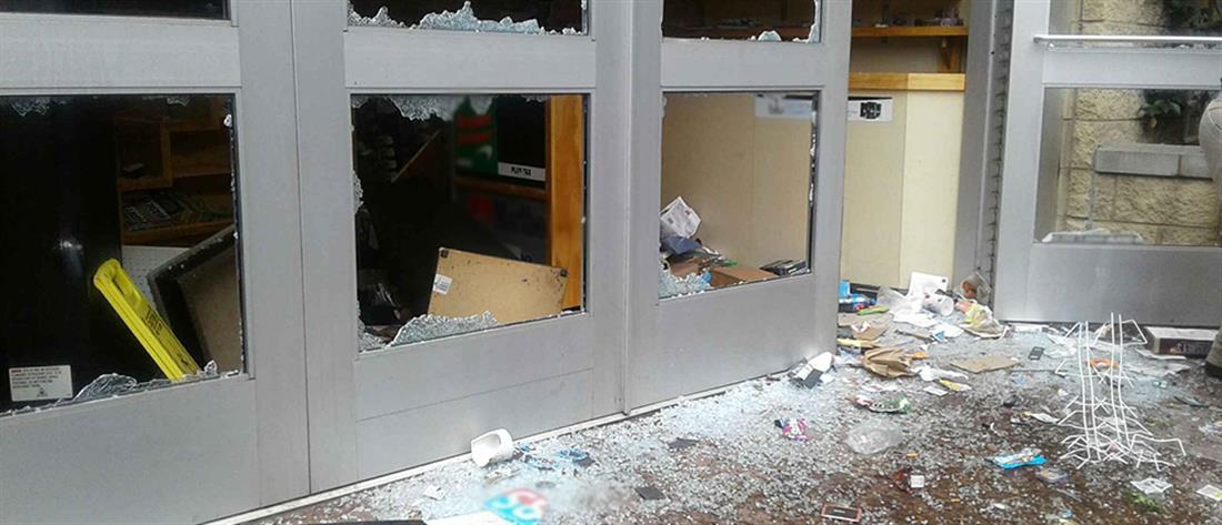 Ηράκλειο: Έσπασαν με σφυριά καταστήματα και τράπεζες