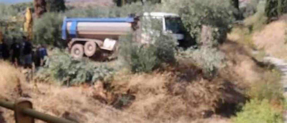 Φωκίδα - δυστύχημα: φορτηγό έπεσε πάνω σε ελιά