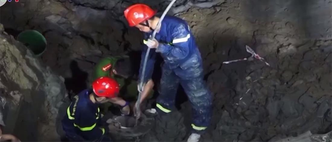 Βιετνάμ: επιχείρηση διάσωσης για αγόρι που έπεσε σε φρεάτιο οικοδομής (βίντεο)