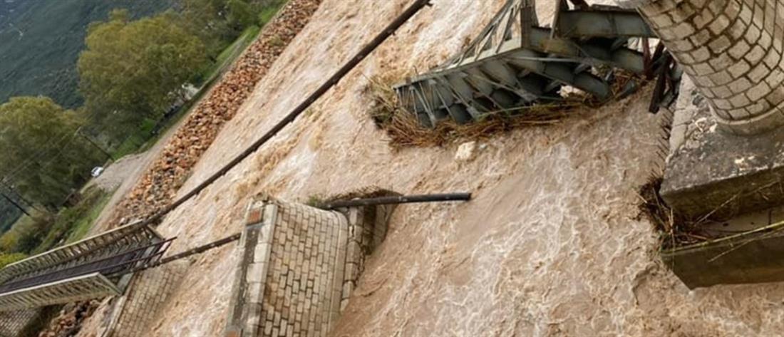Κακοκαιρία στην Αιτωλοακαρνανία: Έπεσε γέφυρα, καταστροφές στο οδικό δίκτυο (εικόνες)