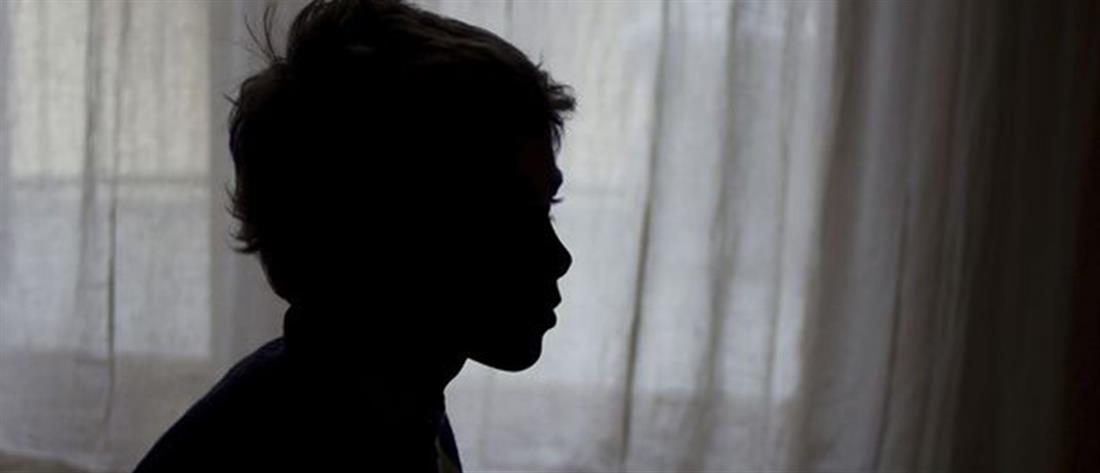 Ελεύθερος ο 18χρονος που κατηγορείται για τον βιασμό του ανήλικου αδερφού του
