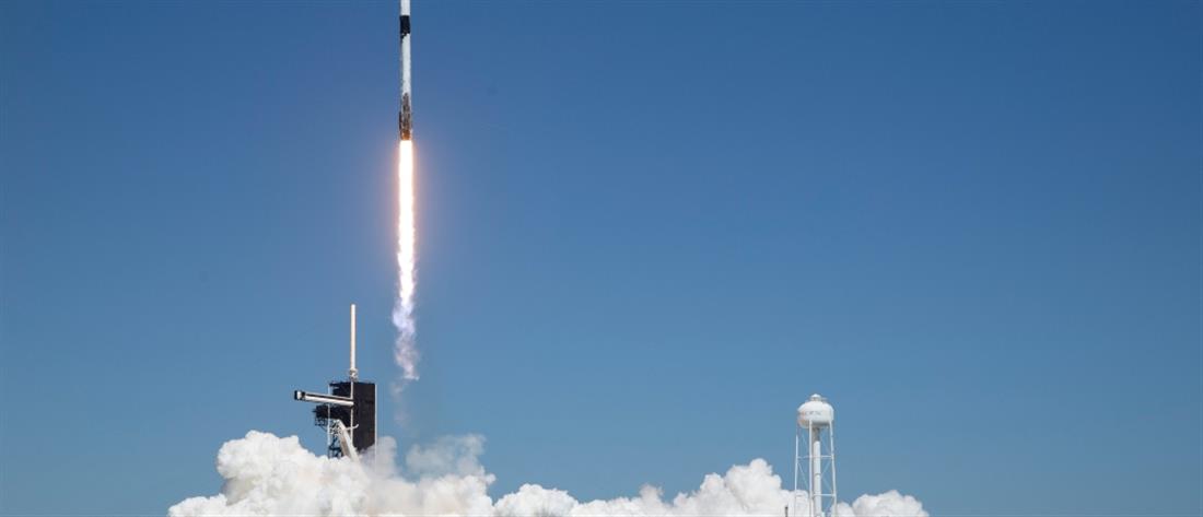 SpaceX: Επέστρεψαν οι τρεις επιχειρηματίες και ο πρώην αστροναύτης (εικόνες)