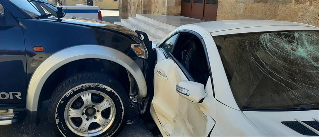 Ρόδος: Υπαστυνόμος κατέστρεψε με βαριοπούλα το αυτοκίνητο του Αστυνομικού Διευθυντή (εικόνες)