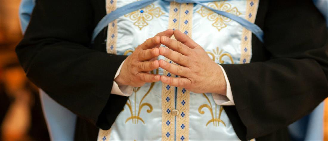 Κορονοϊός: πρόστιμα σε ιερείς για συγχρωτισμό σε ναούς