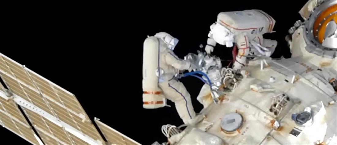Διαστημικός “περίπατος” για Ρώσους κοσμοναύτες (βίντεο)