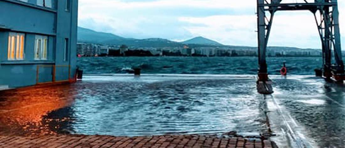 Θεσσαλονίκη: Στη στεριά βγήκαν τα νερά του Θερμαϊκού (εικόνες)