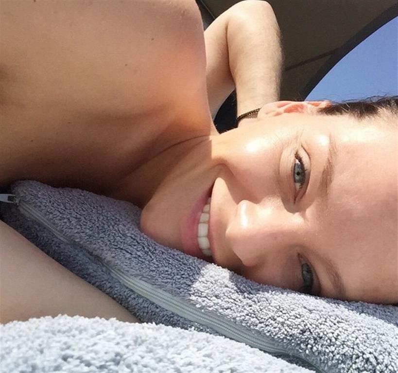 Υβόννη Μπόσνιακ: Η selfie στην παραλία δίχως ίχνος μακιγιάζ