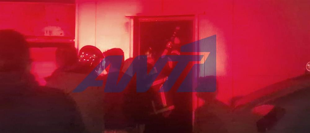 Φωτιά σε γνωστή επιχείρηση στην Πάτρα (εικόνες)