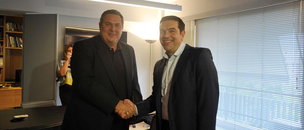 Δύο… γραβάτες το δώρο του Καμμένου στον Τσίπρα