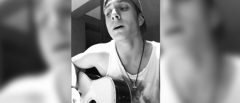 Ο γιος του Πλούταρχου τραγουδάει… Πλούταρχο – Ξεσήκωσε το διαδίκτυο (βίντεο)