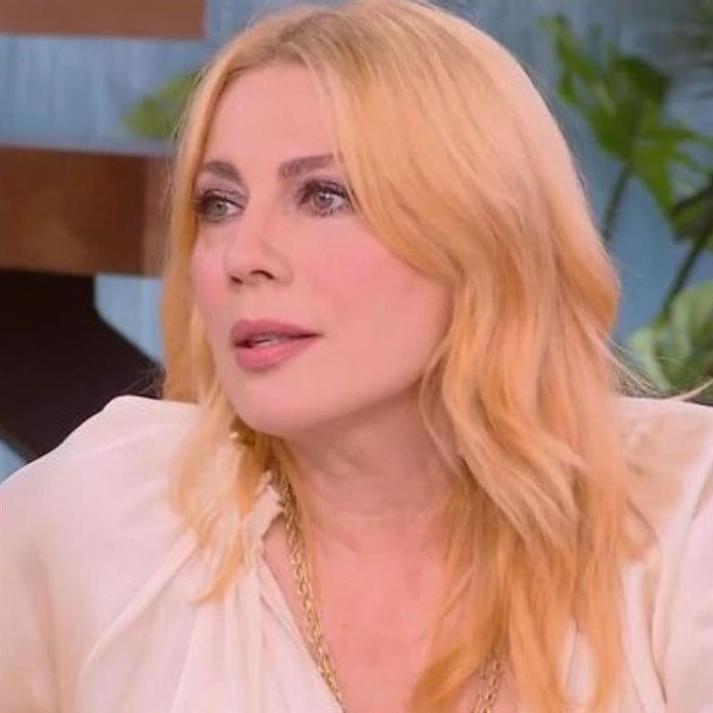 Σμαράγδα Καρύδη: Όσα αποκάλυψε για το reunion του "Παρά Πέντε" - "Η περούκα της Ντάλιας έχει χτενιστεί και θα την ξαναφορέσω"