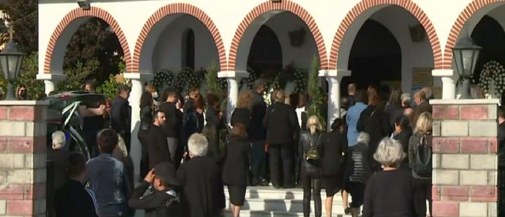 Γυναικοκτονία – Καβάλα: Το τελευταίο αντίο και οι αναρτήσεις της φαρμακοποιού (εικόνες)