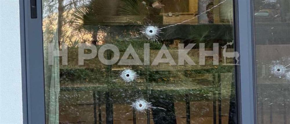 Ρόδος: "Μπορεί να με σκότωναν" - Τι αναφέρει ο επιχειρηματίας που του "γάζωσαν" με σφαίρες το σπίτι (βίντεο)