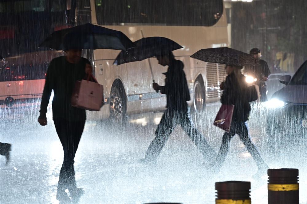 “Κακοκαιρία BYRON” - Αττική: Αποκαταστάθηκε η κυκλοφορία σε Ποσειδώνος και Βουλιαγμένης