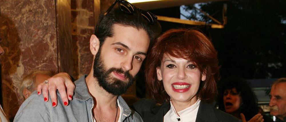 Γιαγιά η Πωλίνα Γκιωνάκη! Η φωτογραφία με το νεογέννητο και συγκινητική λεζάντα του γιου της
