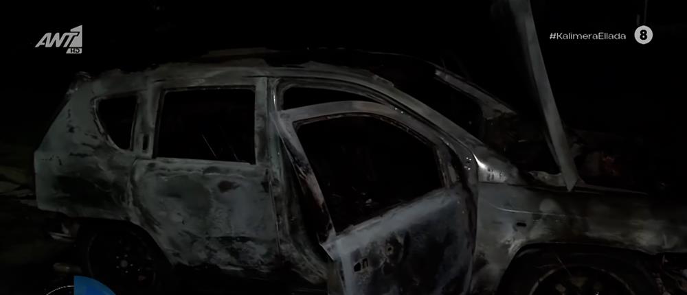 Μενίδι: Δύο εμπρηστικές επιθέσεις μέσα σε 5 λεπτά - Κάηκαν δύο αυτοκίνητα