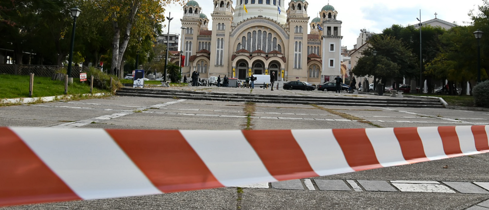 Κορονοϊός - Πάτρα: υπό αστυνομικό κλοιό ο Άγιος Ανδρέας (εικόνες)