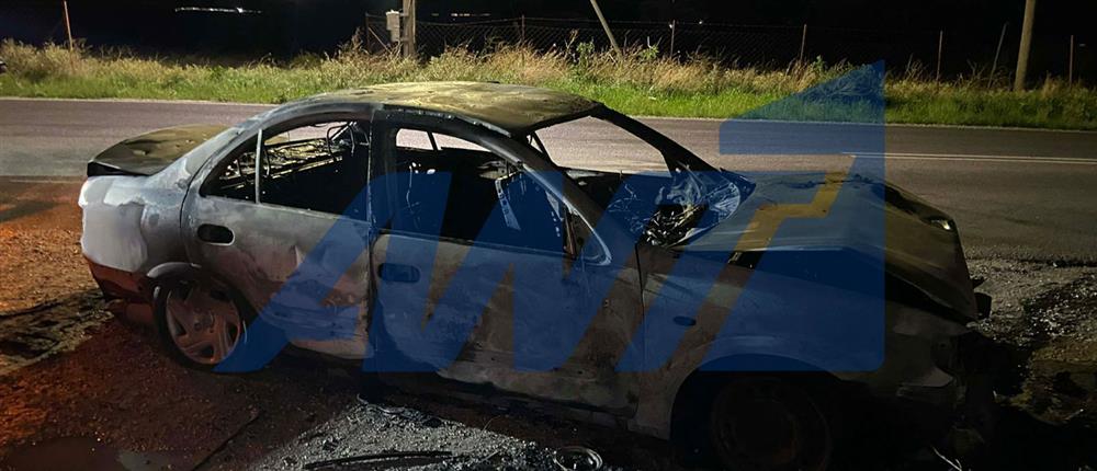 Θεσσαλονίκη: Αυτοκίνητο καρφώθηκε σε κολόνα και τυλίχθηκε στις φλόγες