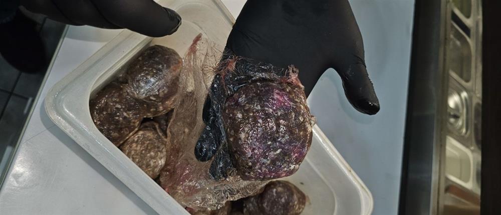 Σαρωτικοί έλεγχοι στην Αττική: Κατασχέθηκαν 12 τόνοι αλλοιωμένων τροφίμων