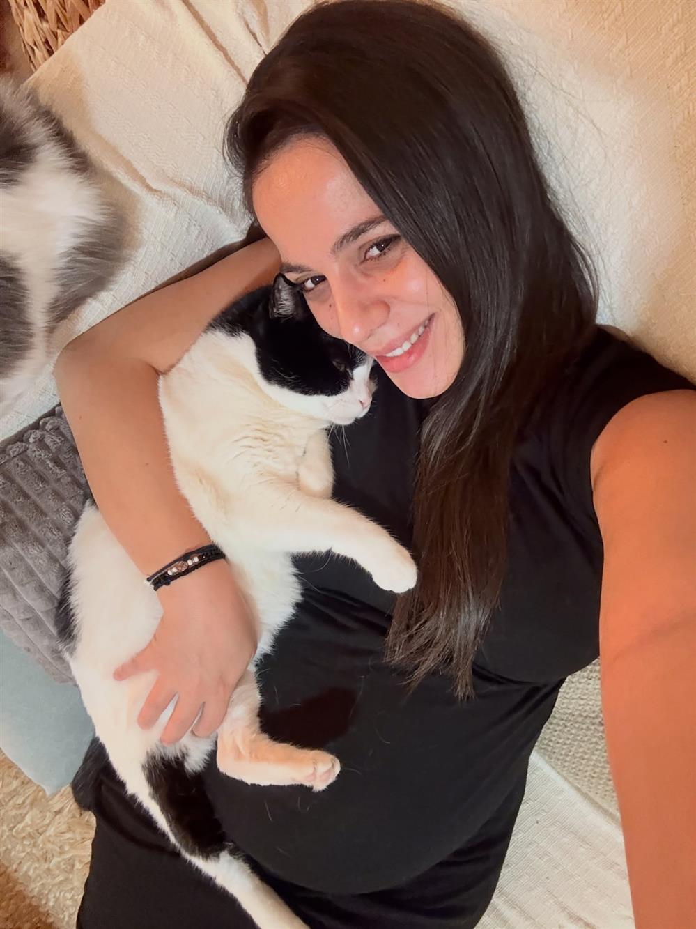 Ευλαμπία Ρέβη: "Ναι, είμαι έγκυος, ναι έχω γάτες - Οι περισσότερες γυναίκες κολλούν τοξόπλασμα από άπλυτα λαχανικά ή ωμό κρέας"