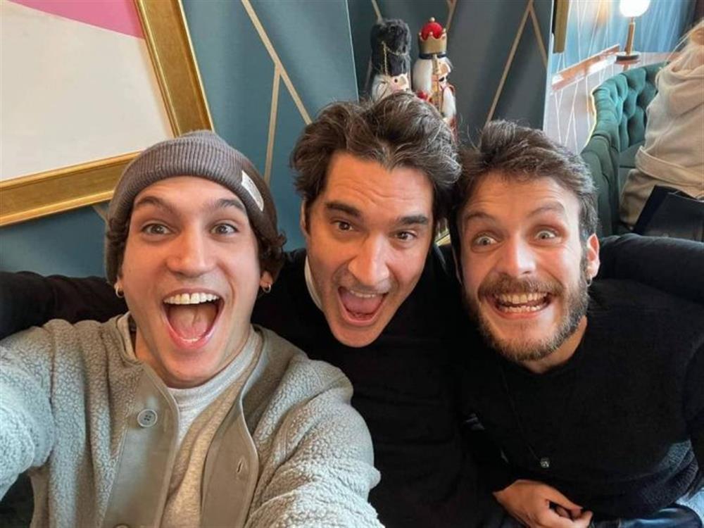 Ορέστης Χαλκιάς:  Δημοσίευσε τις πρώτες φωτογραφίες από τα γυρίσματα για την 4η σεζόν του Maestro