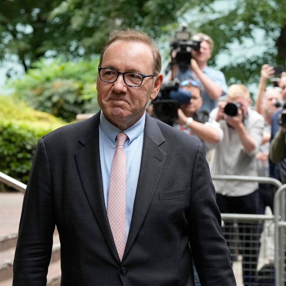 Κέβιν Σπέισι: Στην Κύπρο η επιστροφή του στον χώρο του θεάματος