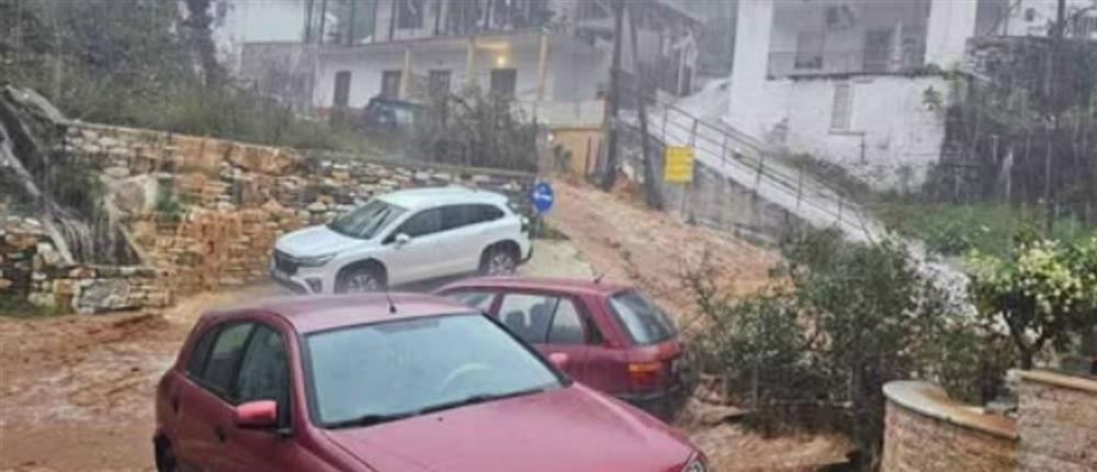 H Θάσος στο έλεος της κακοκαιρίας Adel: Ποτάμια λάσπης οι δρόμοι, παρασύρθηκαν αυτοκίνητα (εικόνες)