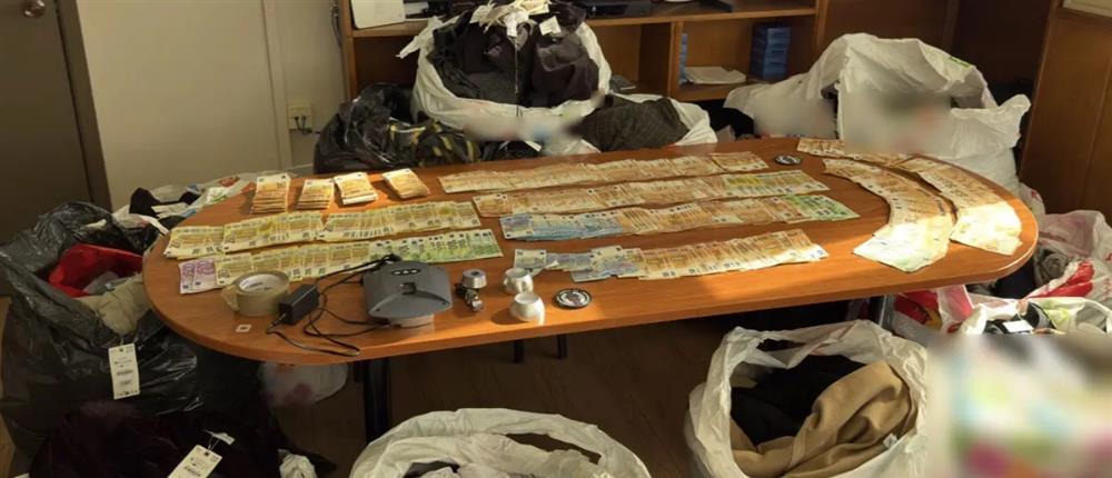 Έκλεβαν ρούχα από καταστήματα στην Αττική και τα μεταπωλούσαν στην Αλβανία - Οκτώ συλλήψεις