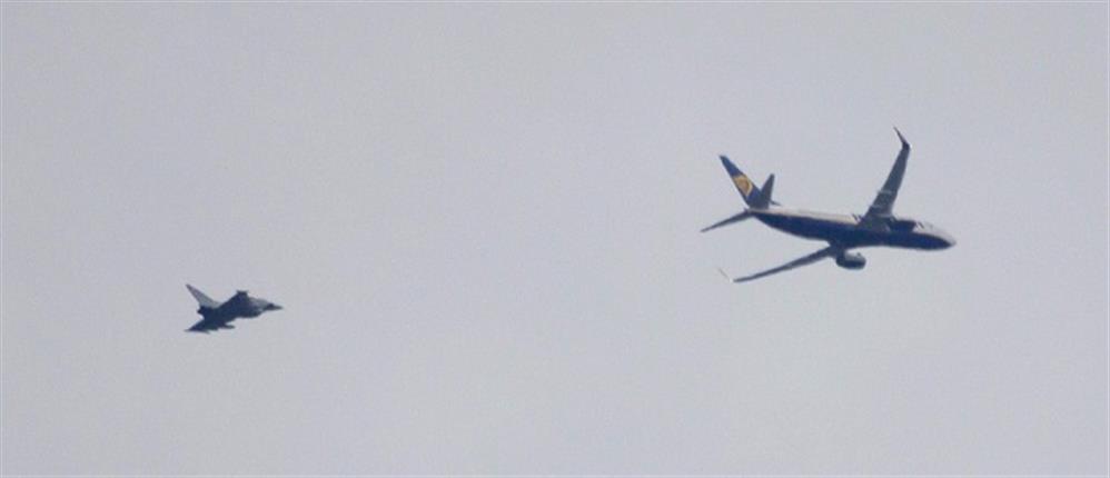 Συνοδεία μαχητικών της RAF η προσγείωση αεροσκάφους της Ryanair στο Λονδίνο (βίντεο)