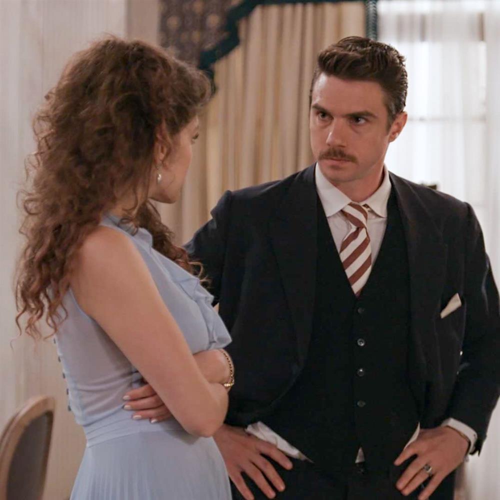 Grand Hotel - Επόμενα επεισόδια: Ο Πέτρος δεν σταματάει να σκέφτεται την Αλίκη που ανταλλάσσει ένα φιλί με τον Άρη