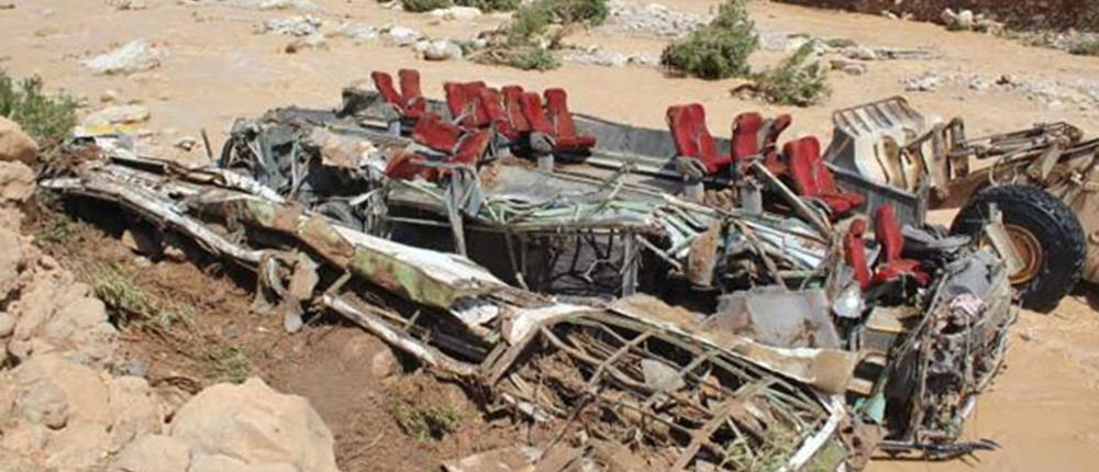 Χείμαρρος ανέτρεψε λεωφορείο με δεκάδες επιβαίνοντες