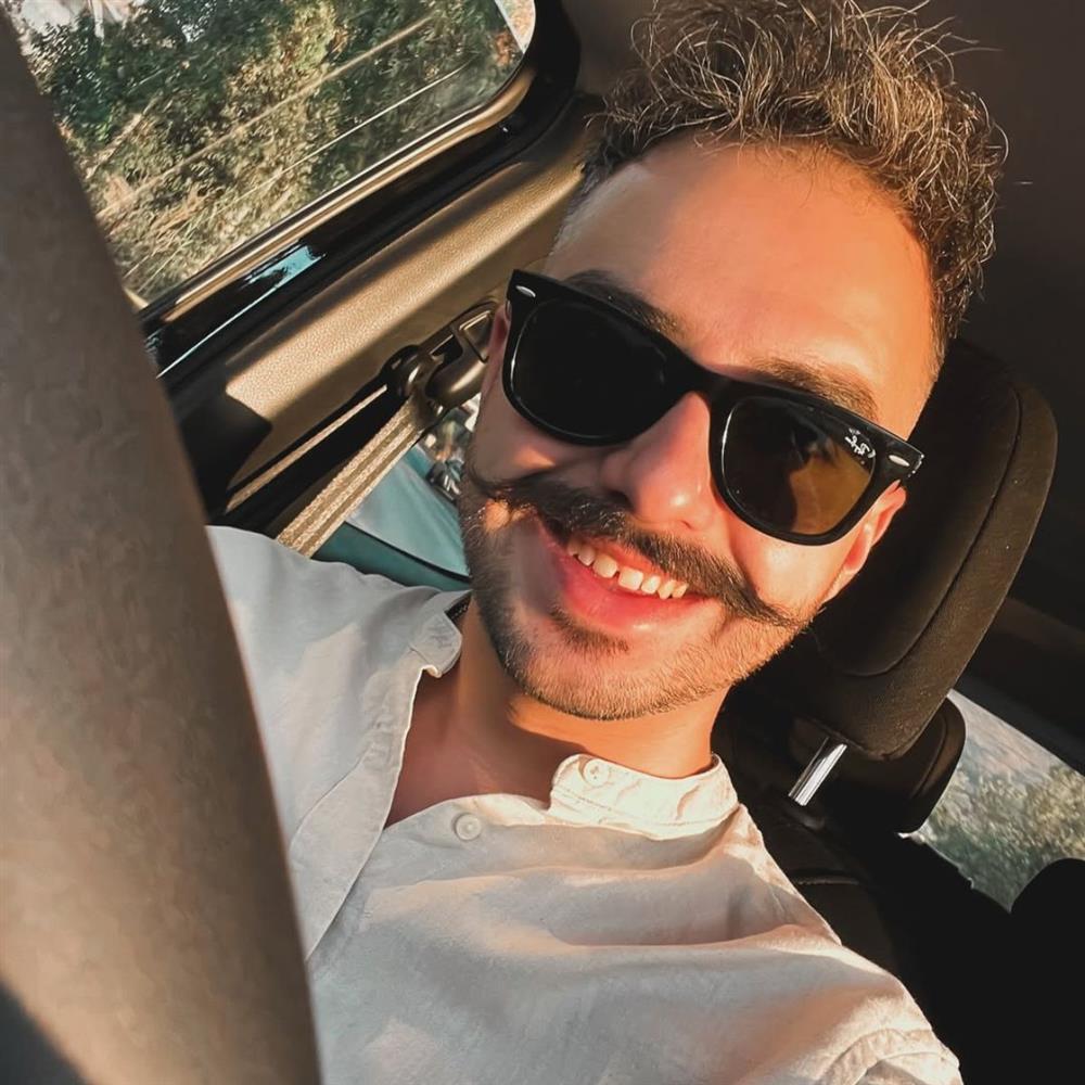 Στέλιος Βαμβακάς: Ο τραγουδιστής έγινε για πρώτη φορά πατέρας - Γέννησε η σύντροφός του