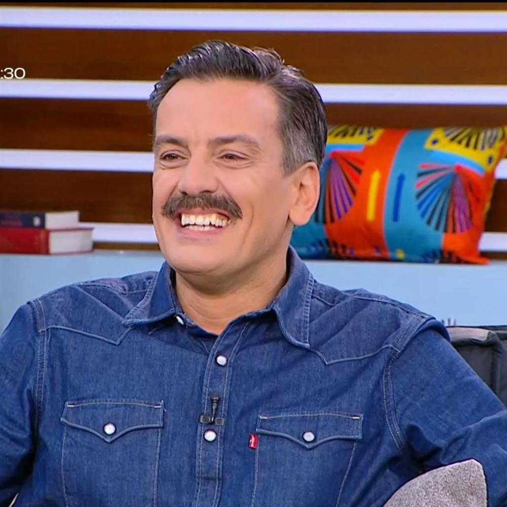 Θάνος Κιούσης: Το "5X5" και η σχέση με τα παιδιά του - "Υπάρχουν φορές που βγαίνω έξω από τα ρούχα μου…"