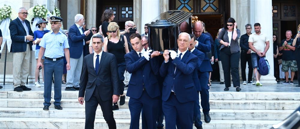 Η "τελευταία υπόκλιση" στη Μάρω Κόντου