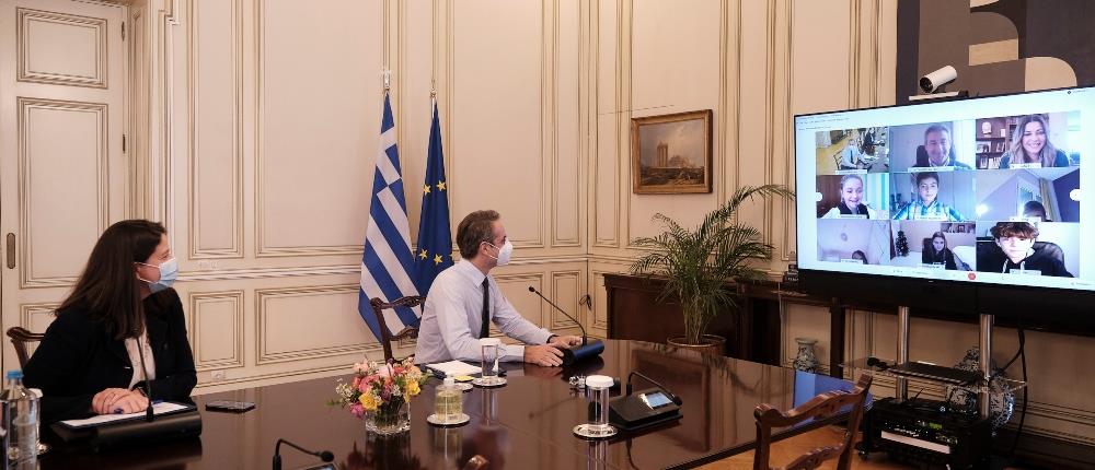 “Τηλεκπαίδευση” Μητσοτάκη με μαθητές από τα Χανιά