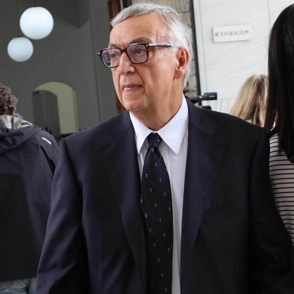 Δημήτρης Σούρας: Πραγματοποιήθηκε το ετήσιο μνημόσυνό του στο Α’ νεκροταφείο - Συγκινημένες η σύζυγος και η κόρη του

