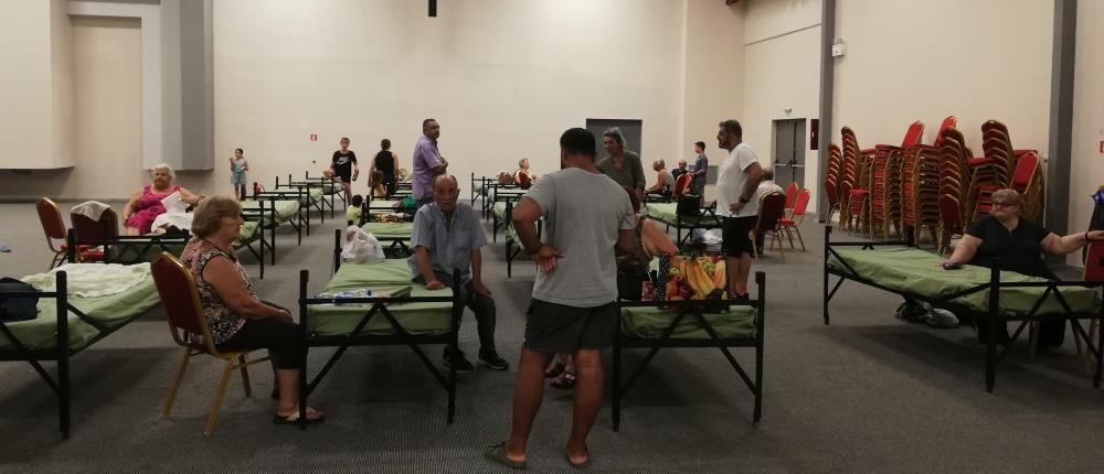 Νέα Αγχίαλος: Στο Εκθεσιακό Κέντρο Βόλου διανυκτέρευσαν εκατοντάδες κάτοικοι (εικόνες)