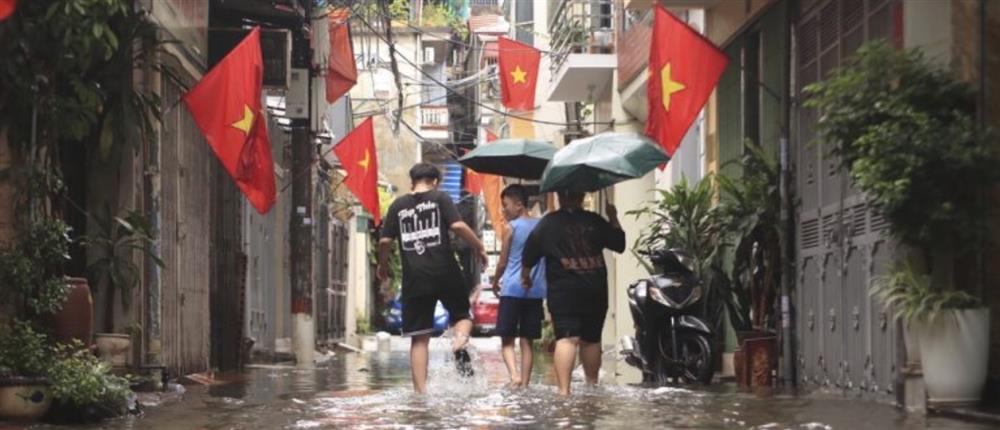 Βιετνάμ: Δεκάδες νεκροί από πλημμύρες μετά από καταρρακτώδεις βροχές