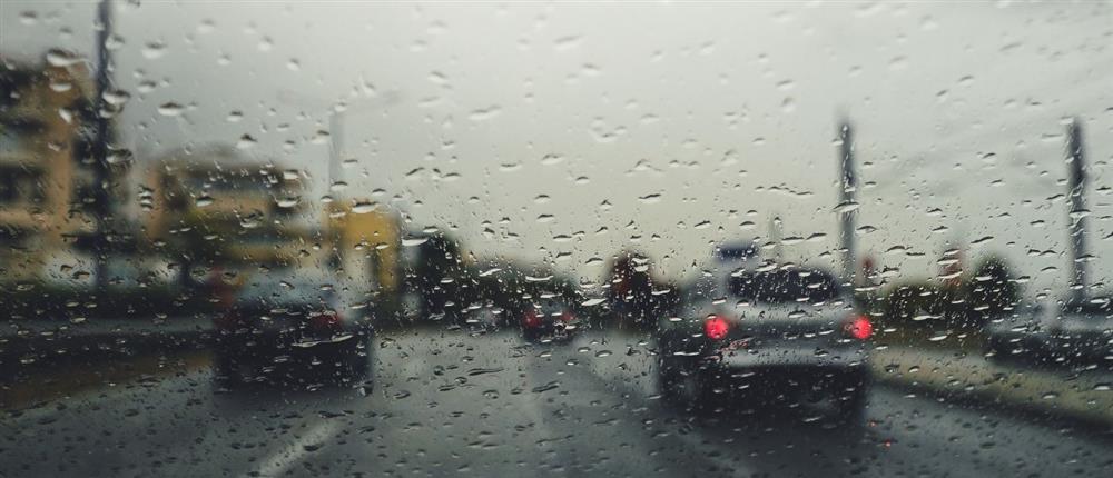 Κίνηση στους δρόμους: Χάος σε κέντρο και Κηφισό προκάλεσε η έντονη βροχόπτωση