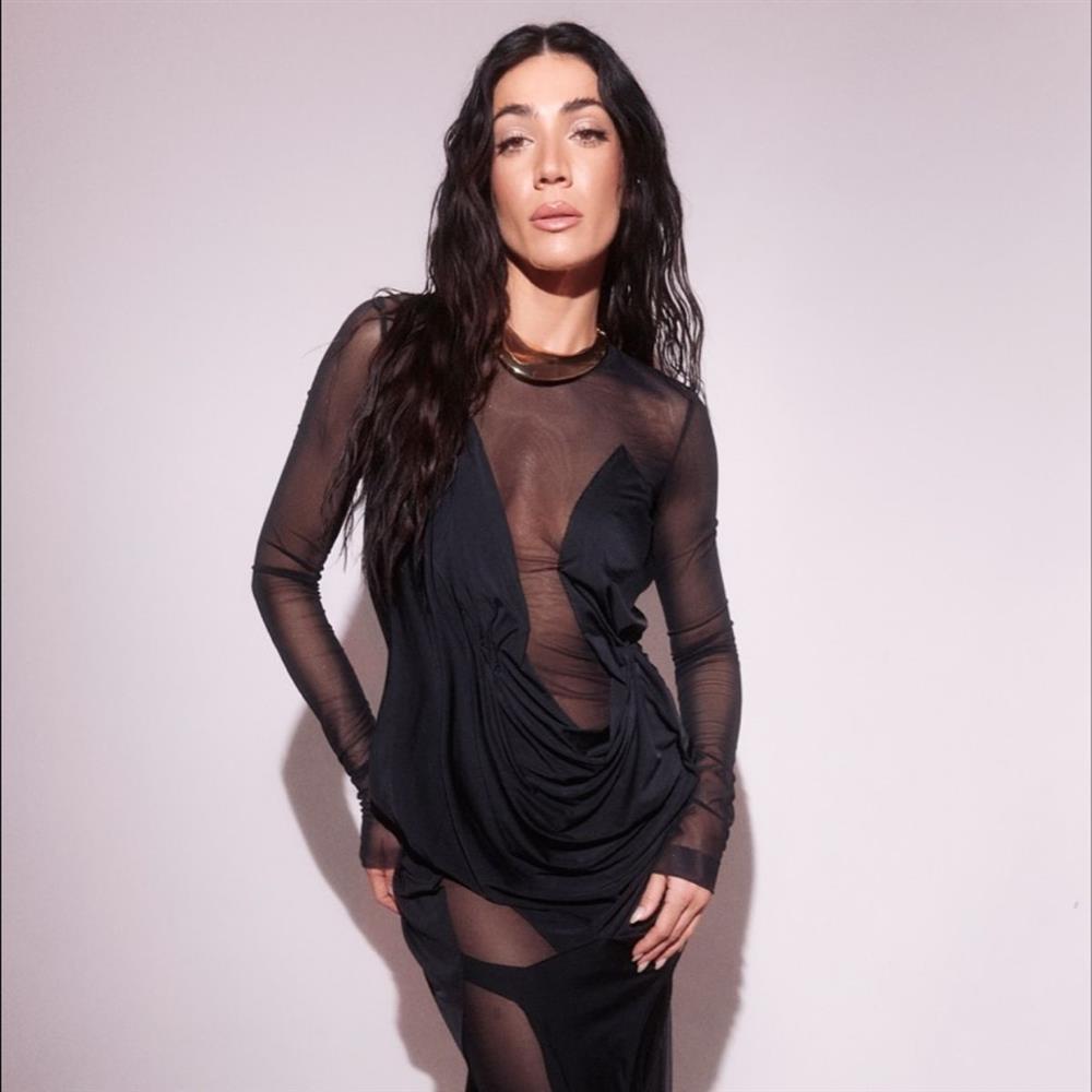 MadWalk 2025: Ήβη Αδάμου ανέβασε στη σκηνή την 7χρονη κόρη της, Ανατολή (Βίντεο)