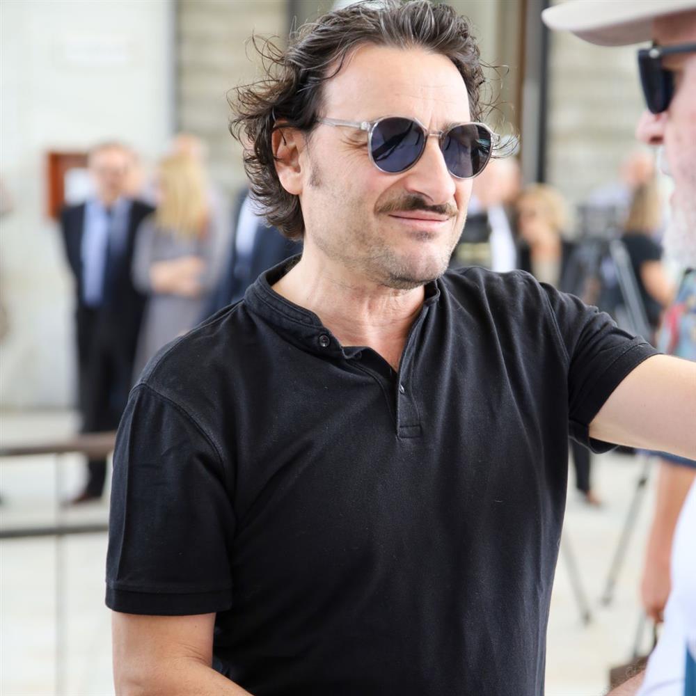 Βασίλης Χαραλαμπόπουλος: Συγκινεί για την Καίτη Κωνσταντίνου - "Μια τέτοιου είδους απώλεια, άδικη, είναι κάτι που θα μας κατατρέχει σε όλη μας τη ζωή"