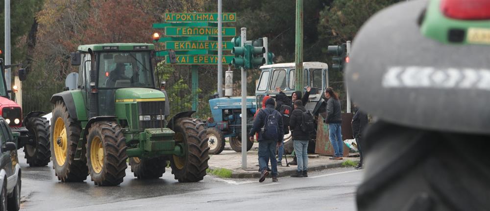 Πανελλαδικό συλλαλητήριο από τους αγροτοκτηνοτρόφους στο λιμάνι της Θεσσαλονίκης