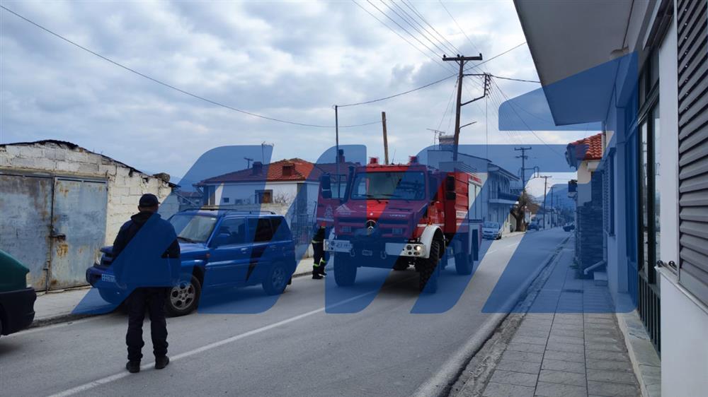 Γόννοι: Εξ επαφής πυροβόλησε τα θύματα ο δράστης - Πυροτεχνουργοί “σάρωσαν” το ξυλουργείο (εικόνες)